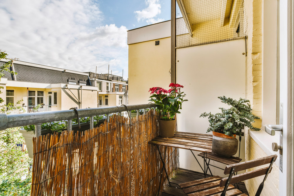 balcon d'un appartement occupé